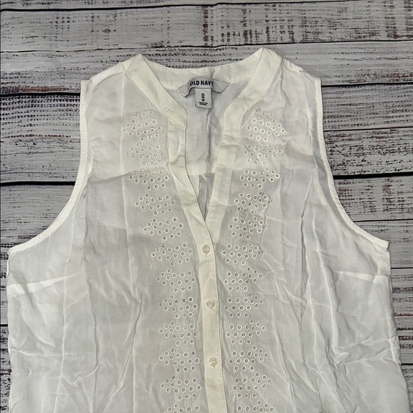 Old Navy White‎ Sleeveless Button Down Blouse Sz. XS - Picture 3 of 8